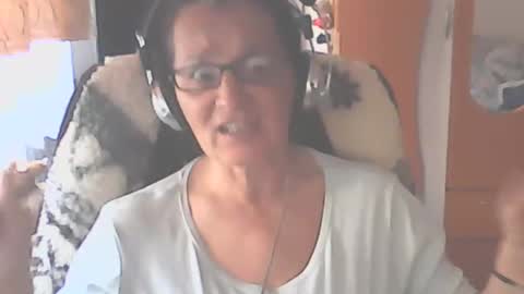 hellenmarie online show from October 11, 10:14 am