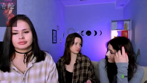 Helli online show from December 21, 8:27 pm