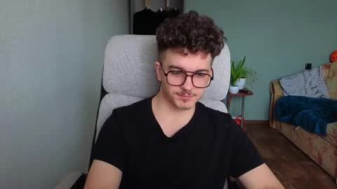 Snapshot of hellish_sugar chatting on January 6, 10:19 am Remy online show from January 6, 10:19 am