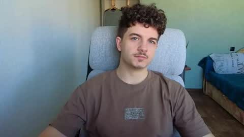 Snapshot of hellish_sugar chatting on February 10, 7:01 am Remy online show from February 10, 7:01 am