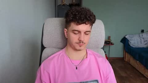 Snapshot of hellish_sugar chatting on February 20, 8:27 am Remy online show from February 20, 8:27 am