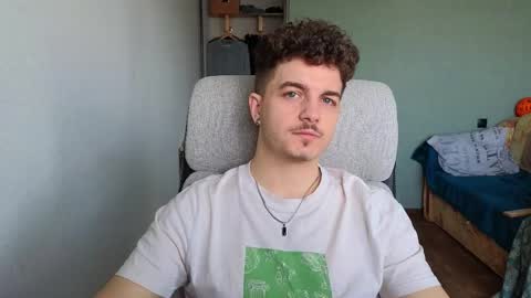 Snapshot of hellish_sugar chatting on February 21, 7:31 am Remy online show from February 21, 7:31 am