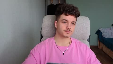 Snapshot of hellish_sugar chatting on February 25, 7:07 am Remy online show from February 25, 7:07 am