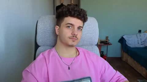 Snapshot of hellish_sugar chatting on February 27, 11:32 am Remy online show from February 27, 11:32 am