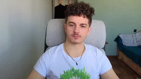 Snapshot of hellish_sugar chatting on February 28, 8:26 am Remy online show from February 28, 8:26 am