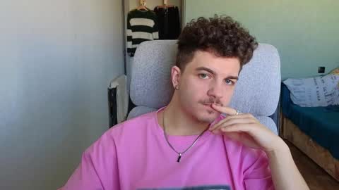 Snapshot of hellish_sugar chatting on March 5, 8:32 am Remy online show from March 5, 8:32 am