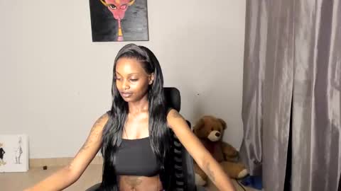 Snapshot of hellotitty_ chatting on February 14, 2:07 am Sandy online show from February 14, 2:07 am