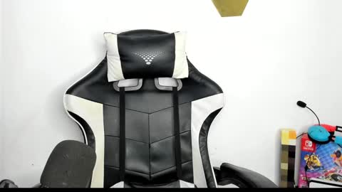 heluehorny13 online show from December 27, 5:42 am