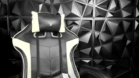 heluehorny13 online show from February 25, 4:35 am