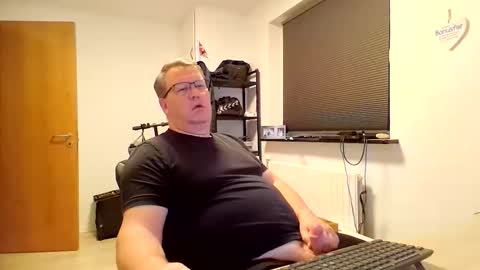 henrikrp1971 online show from October 18, 7:58 pm