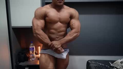 Snapshot of henrimusclee chatting on January 17, 8:45 pm Henri online show from January 17, 8:45 pm