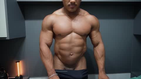 Snapshot of henrimusclee chatting on February 1, 12:31 am Henri online show from February 1, 12:31 am
