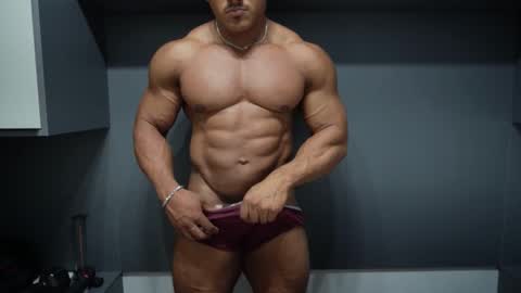 Snapshot of henrimusclee chatting on February 14, 10:06 pm Henri online show from February 14, 10:06 pm