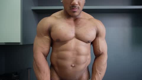 Snapshot of henrimusclee chatting on February 21, 8:21 pm Henri online show from February 21, 8:21 pm