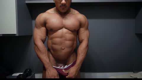 Snapshot of henrimusclee chatting on March 17, 10:24 pm Henri online show from March 17, 10:24 pm