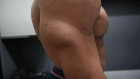 Snapshot of henrimusclee chatting on April 5, 12:52 am Henri online show from April 5, 12:52 am