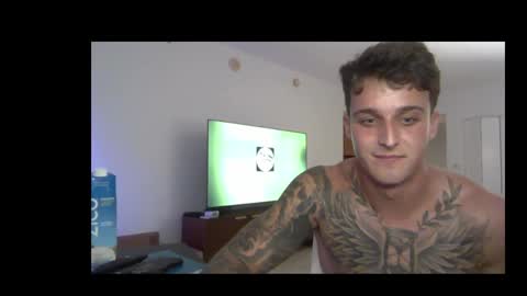 Snapshot of henrydesanti chatting on May 6, 2:29 am henrydesanti online show from May 6, 2:29 am