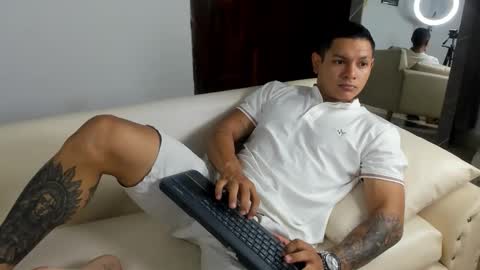 henrydouglas online show from April 3, 5:33 pm