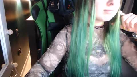 Snapshot of hentaishiing chatting on November 11, 10:43 pm Hentaishiing online show from November 11, 10:43 pm