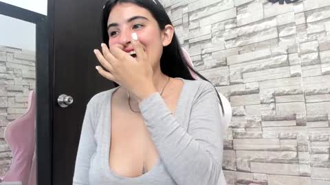 Snapshot of hera_elis chatting on December 31, 1:47 am hera_elis online show from December 31, 1:47 am