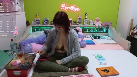 Snapshot of heraluna_ chatting on February 3, 9:53 pm HeraLuna online show from February 3, 9:53 pm