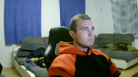 Snapshot of herbstenden chatting on December 11, 6:52 pm John Pearl online show from December 11, 6:52 pm