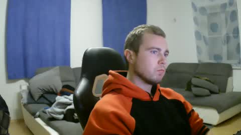 Snapshot of herbstenden chatting on December 18, 6:14 pm John Pearl online show from December 18, 6:14 pm