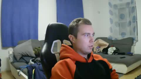 Snapshot of herbstenden chatting on December 23, 6:05 pm John Pearl online show from December 23, 6:05 pm