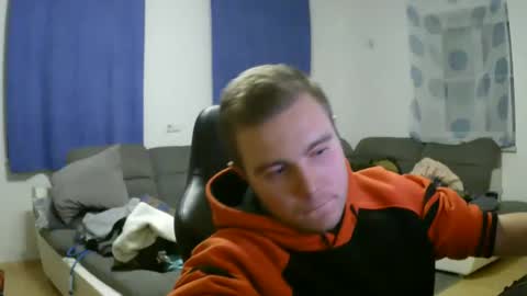 Snapshot of herbstenden chatting on December 28, 11:59 pm John Pearl online show from December 28, 11:59 pm