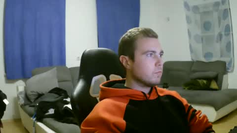 Snapshot of herbstenden chatting on January 5, 8:10 pm John Pearl online show from January 5, 8:10 pm