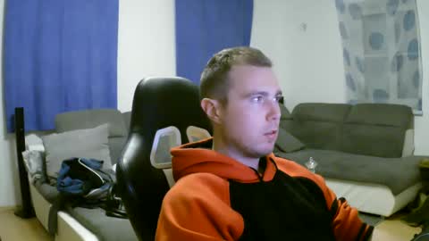 Snapshot of herbstenden chatting on February 7, 9:37 pm John Pearl online show from February 7, 9:37 pm