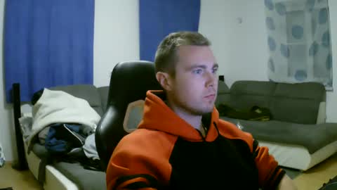 Snapshot of herbstenden chatting on February 10, 7:28 pm John Pearl online show from February 10, 7:28 pm