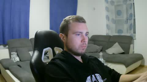 Snapshot of herbstenden chatting on March 1, 9:26 pm John Pearl online show from March 1, 9:26 pm