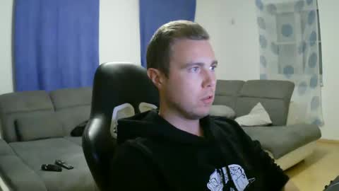 Snapshot of herbstenden chatting on March 9, 8:31 pm John Pearl online show from March 9, 8:31 pm