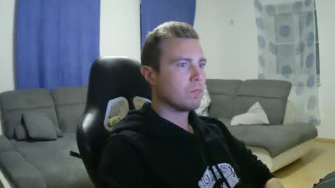 Snapshot of herbstenden chatting on March 11, 7:03 pm John Pearl online show from March 11, 7:03 pm