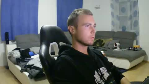 Snapshot of herbstenden chatting on October 3, 8:39 pm John Pearl online show from October 3, 8:39 pm