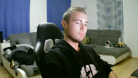 Snapshot of herbstenden chatting on October 5, 7:45 pm John Pearl online show from October 5, 7:45 pm