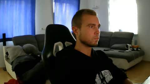 Snapshot of herbstenden chatting on October 10, 10:03 am John Pearl online show from October 10, 10:03 am