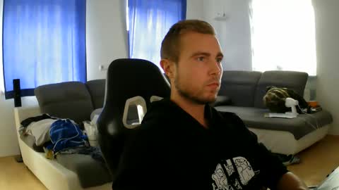 Snapshot of herbstenden chatting on October 16, 11:44 am John Pearl online show from October 16, 11:44 am