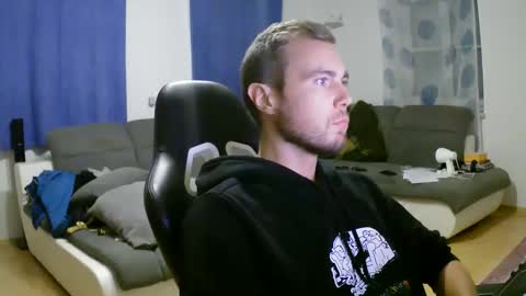 Snapshot of herbstenden chatting on October 19, 5:24 pm John Pearl online show from October 19, 5:24 pm