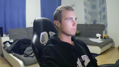 Snapshot of herbstenden chatting on October 23, 7:01 pm John Pearl online show from October 23, 7:01 pm