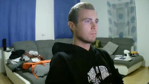 Snapshot of herbstenden chatting on November 2, 7:38 pm John Pearl online show from November 2, 7:38 pm