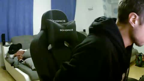 Snapshot of herbstenden chatting on November 4, 7:46 pm John Pearl online show from November 4, 7:46 pm