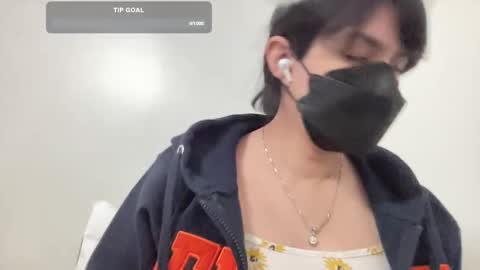 Snapshot of heredigitally chatting on February 16, 10:54 pm 3 online show from February 16, 10:54 pm