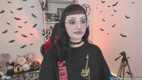 Snapshot of herinfernalmajesty chatting on December 11, 12:33 am Marie online show from December 11, 12:33 am