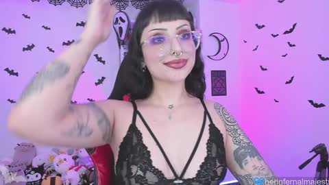 Snapshot of herinfernalmajesty chatting on December 12, 4:48 am Marie online show from December 12, 4:48 am