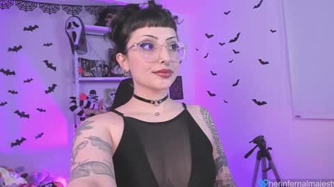 Snapshot of herinfernalmajesty chatting on January 10, 3:18 am Marie online show from January 10, 3:18 am