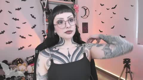 Snapshot of herinfernalmajesty chatting on April 8, 5:13 pm Marie online show from April 8, 5:13 pm