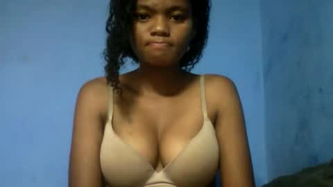 herisse01 online show from March 31, 10:10 pm