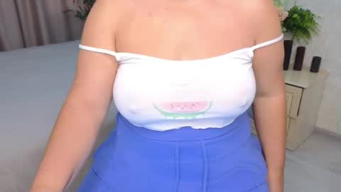 Snapshot of heroine_of_your_life chatting on October 14, 5:41 am Maryana online show from October 14, 5:41 am